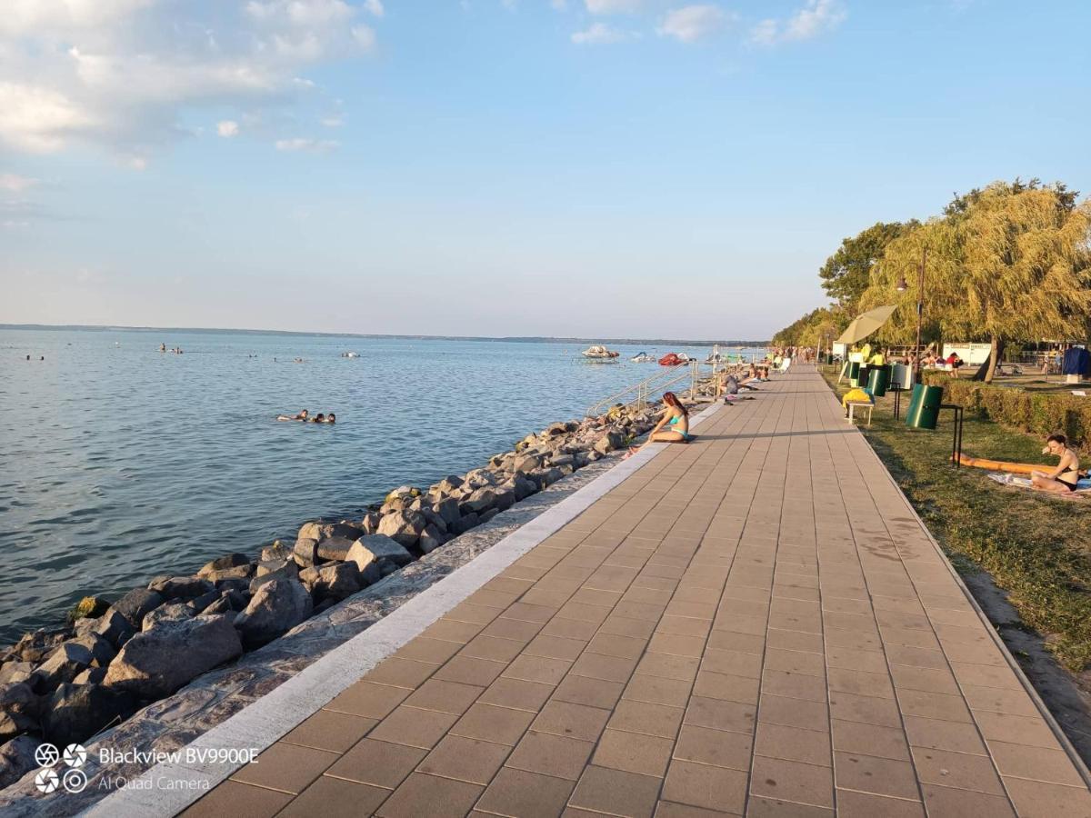 Azurro Apartment Сиофок Екстериор снимка